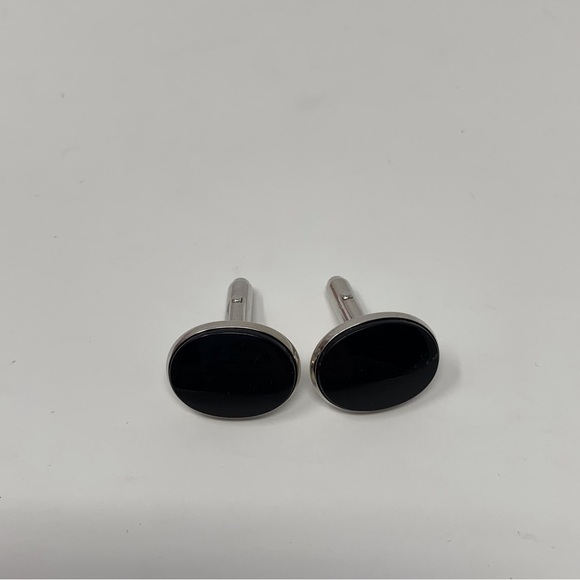 Vintage Black Oval and Silver Tone Quality CufflLinks and Tie Clip Set - Picture 5 of 8